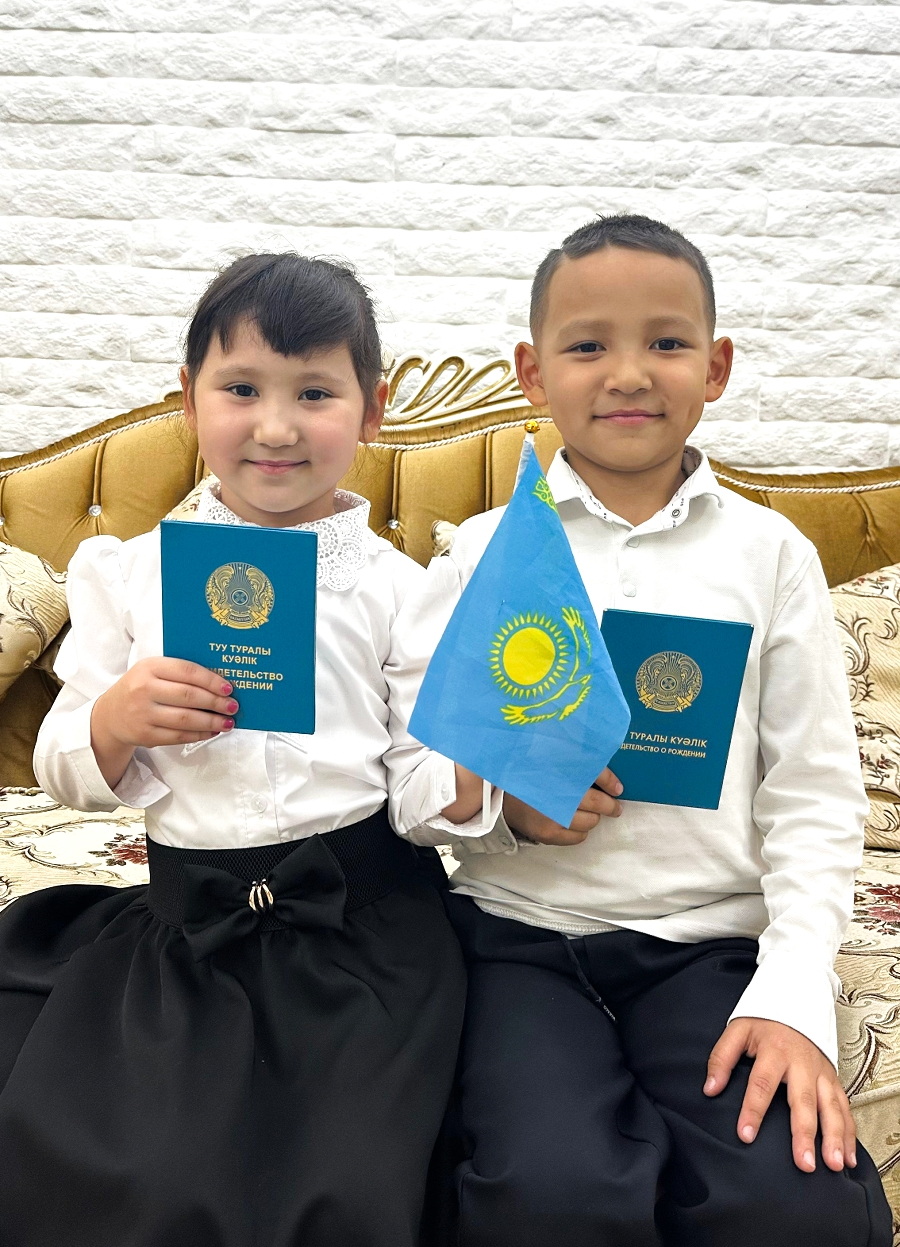 Егемен Шымкентте тұрады