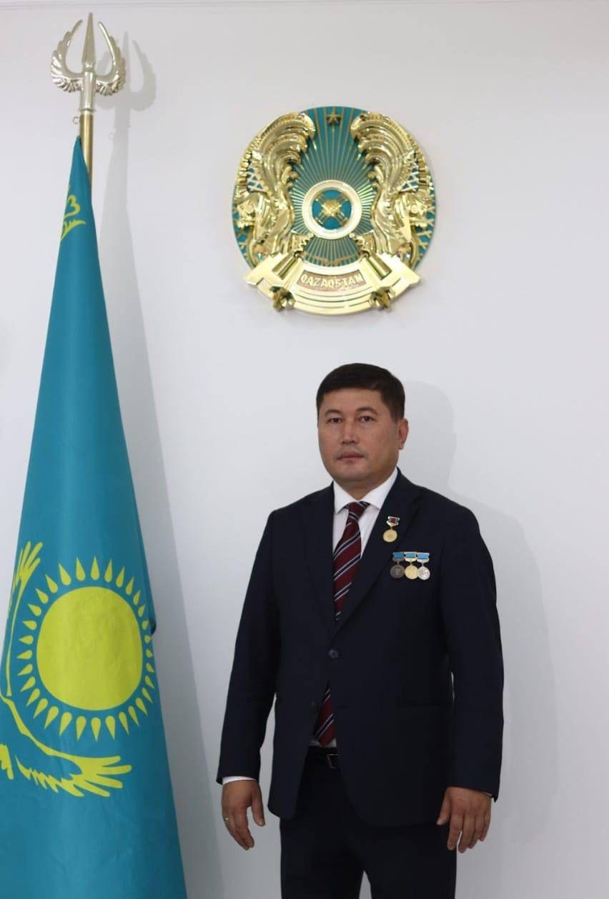 Білікті басшы. Ұйымшыл ұжым. Үздік мектеп...